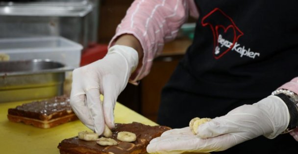 Okul hayatına ara vermek zorunda kalan çocuklar hobi atölyelerinde eğitim alıyor