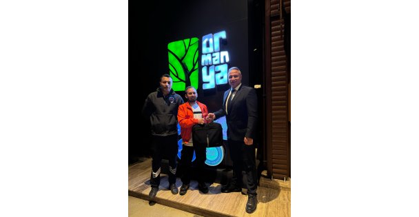 Ormanya'da düşürülen para dolu çanta sahibini buldu