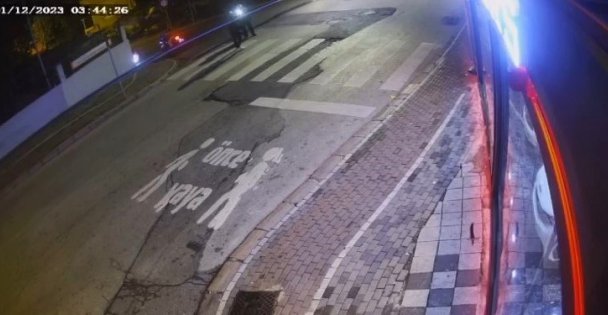 Oto galeriye kurşun yağdırdılar : O anları videoya çekip sosyal medyada paylaştılar