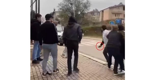 Otobüs şoförü yolcuya bıçak çekti