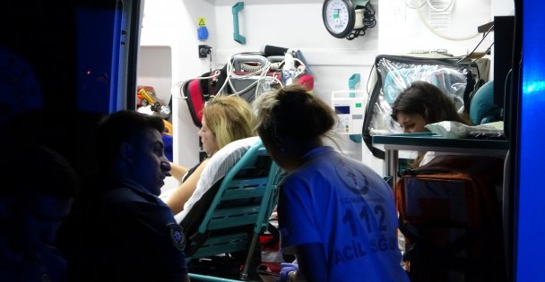 Otomobil içinde darp ettiği 2 kadını cadde ortasına bırakıp kaçtı