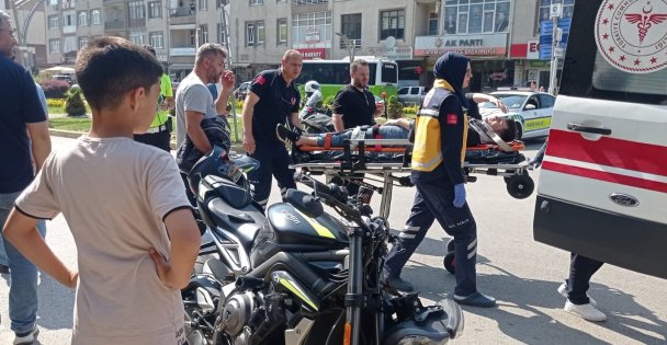 Otomobil ile çarpışan motosiklet sürücüsü yaralandı