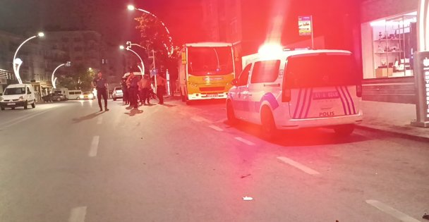 Otomobil ile motosiklet çarpıştı : Metrelerce savrulan yolcu ağır yaralandı