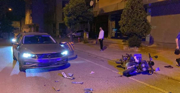 Otomobil ile motosiklet kafa kafaya çarpıştı: 1 yaralı