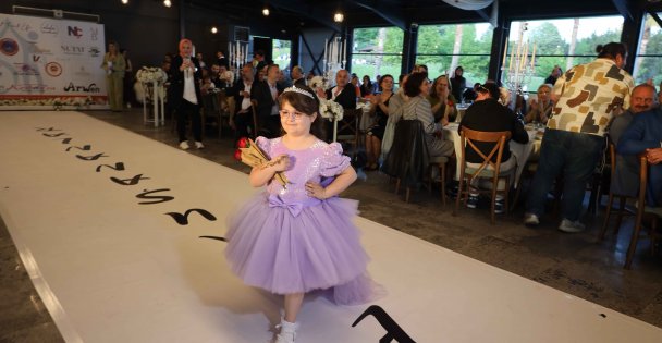 Özel çocuklar podyumda ışıldadı