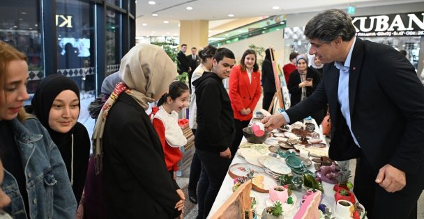Özel çocukların sergisi ilgi gördü