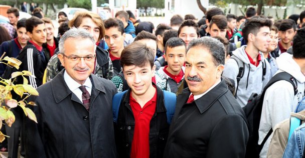 PAGEV'de Bayrak Töreni