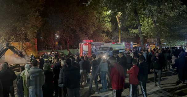 Palet deposunda çıkan büyük yangın 1 saatte söndürüldü