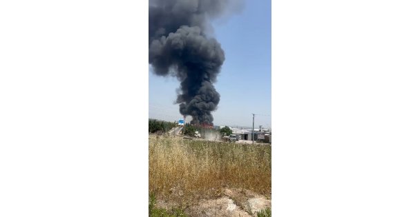 Palet fabrikası alev alev yanıyor