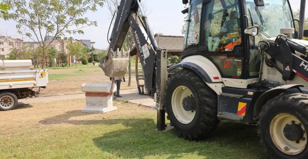 Park ve Bahçeler ekiplerinden çevre düzenleme çalışmaları
