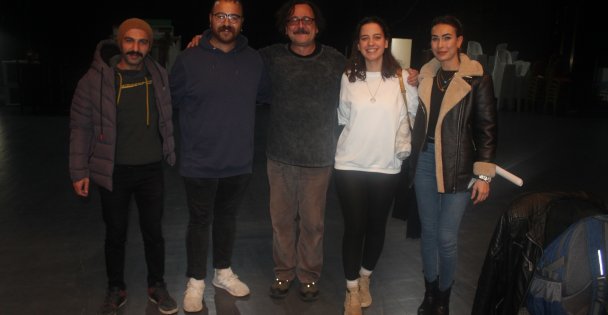 PİRAYE AYAKTA ALKIŞLANDI