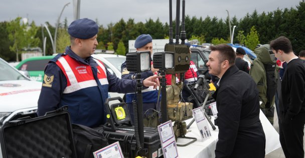 Polis ve jandarmanın yeni nesil ekipmanları gençleri hayran bıraktı