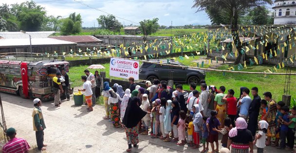 Ramazan ayında yüzbinlerce fakirin yüzü güldü