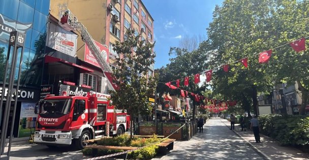 Restoranın bacasında çıkan yangın ekipleri harekete geçirdi