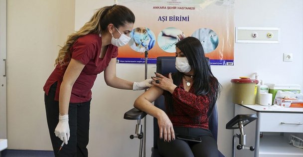 Sağlık çalışanlarına yönelik ilk doz aşılamada sona gelindi
