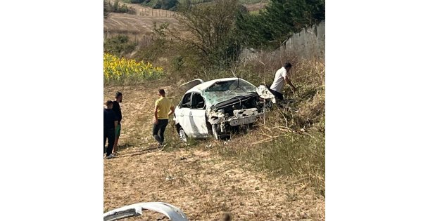 Sakarya'da taklalar atan otomobil hurdaya döndü: 1 ölü, 1 yaralı