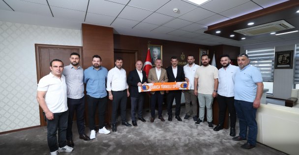 Şampiyon Darıca Türkeli, Başkan Büyükakın'a geldi