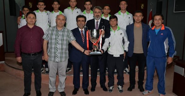 Şampiyonlar vali karşısında