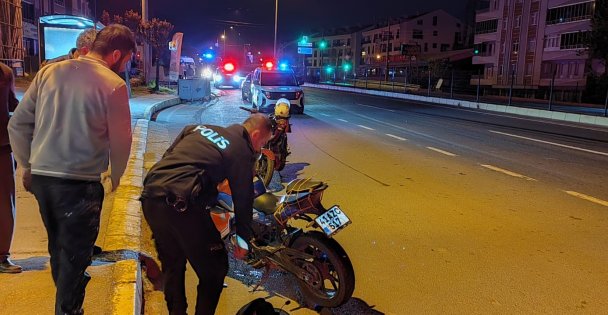 Savrulan sürat motorundaki iki kişi yaralandı