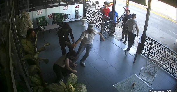 Şehir Magandaları Mama Parası Yüzünden Veteriner Hekime Kabusu Yaşattı