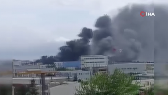 Şekerpınar Çayırova'da Fabrika Yangını