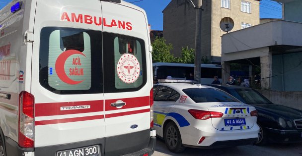 Servis minibüsünün çarptığı 7 yaşındaki çocuk yaralandı