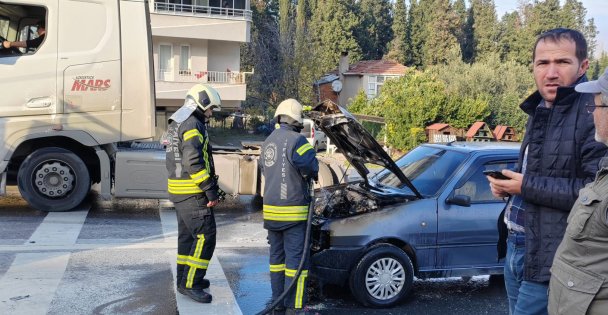 Seyir halindeki otomobilde yangın paniği