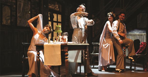 Sigalı iki sezon boyunca sahnelenecek oyunları anlattı