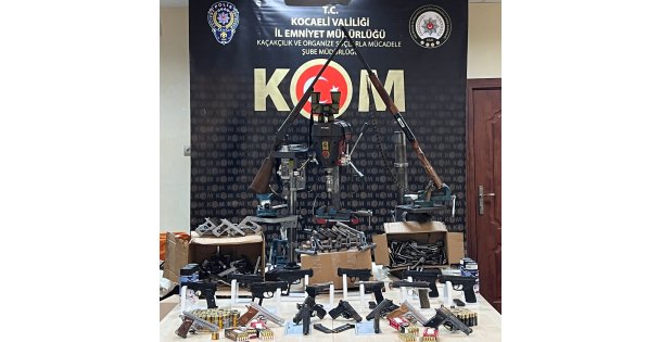 Silah kaçakçıları ilk kez hakim karşısına çıktı