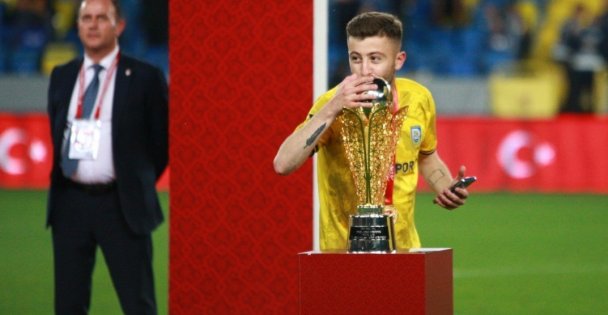 Silahlı kavgada ağır yaralanan futbolcu entübe edildi