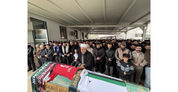 Silahlı kavgada hayatını kaybeden futbolcu Uğurcan Bekçi toprağa verildi