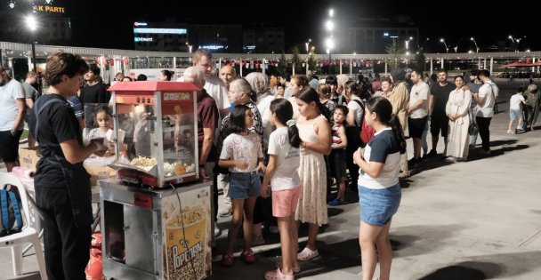 Sinema keyfi Milli İrade Meydanı'nda yaşanıyor