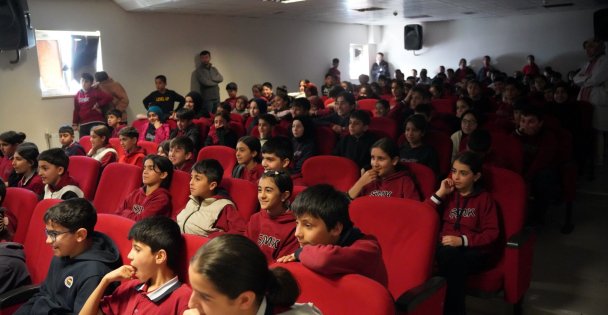 'Sürdür Abi” hem eğlendiriyor hem öğretiyor