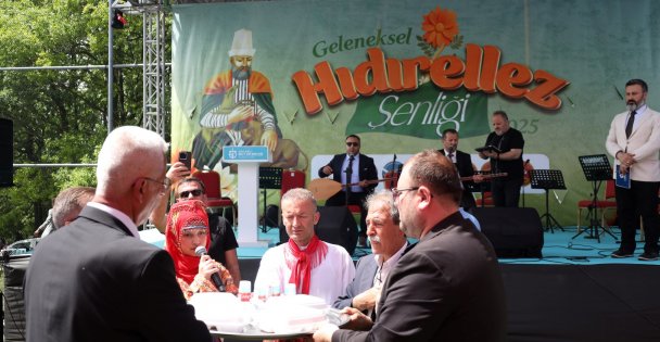 'Tahir Başkanımız anahtar teslim cemevi yapıyor”