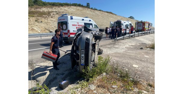 Takla atan otomobilden yara almadan kurtuldular
