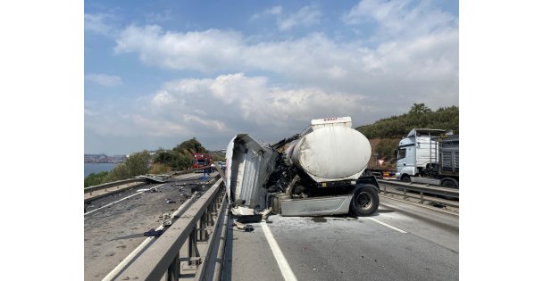 Tanker bariyerlere girip makasladı, ardından alev aldı