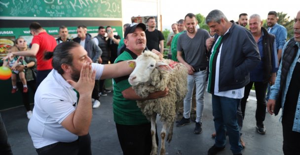 Taraftarlardan İlginç İstifa Çağrısı