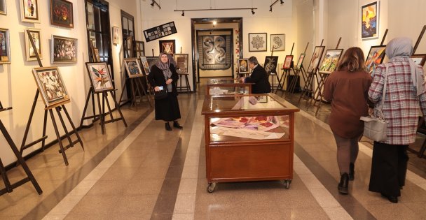 Tarihi Gar'da 'Kumaşların Dansı” sergisi açıldı;  Geçmişin izleri sanatla buluşturuldu