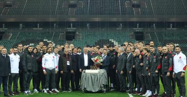 Tarihi maç öncesi Milli Takım'a moral verdiler