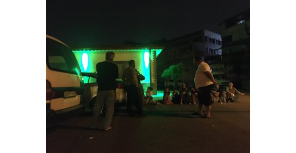 Telefon başlayan tartışma sokakta bıçaklı kavgaya dönüştü: 4 yaralı