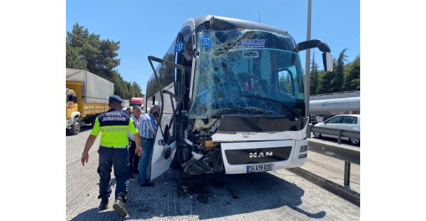 TEM'de 2 tır ve yolcu otobüsü kazaya karıştı: 1'i ağır 3 yaralı