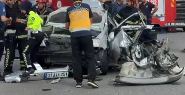 TEM'de otobüs ile otomobil çarpıştı: 3 yaralı