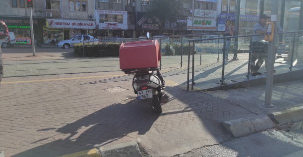 Ters şeritten caddeye girdi, kazaya sebep oldu
