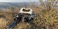 Ağaca çarparak 10 metre sürüklenen otomobil çalılık alana savruldu, bir kişi yaralandı