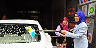 Araba yıkadı!