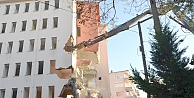 Deprem dayanıklılık testini geçemeyen hükümet konağı yıkılıyor