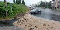 Şiddetli Bastıran Yağmur Sebebiyle Yollar Çamur Ve Taş İçinde Kaldı