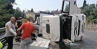 Virajı Alamayan Tır Devrildi: Araçta Sıkışan Sürücü Kazayı Hafif Sıyrıklarla Atlattı