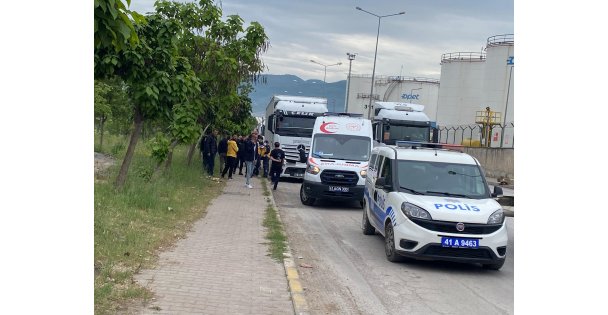 Tır sürücüsü araçta asılı halde ölü bulundu