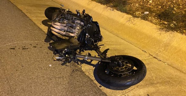 Tıra çarpan motosikletin sürücüsü hastanede hayatını kaybetti